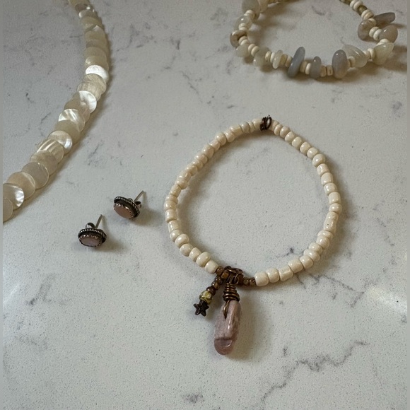 Artisan Mother of Pearl Choker Necklace & Moonstone Jade Bracelets - Picture 3 of 3